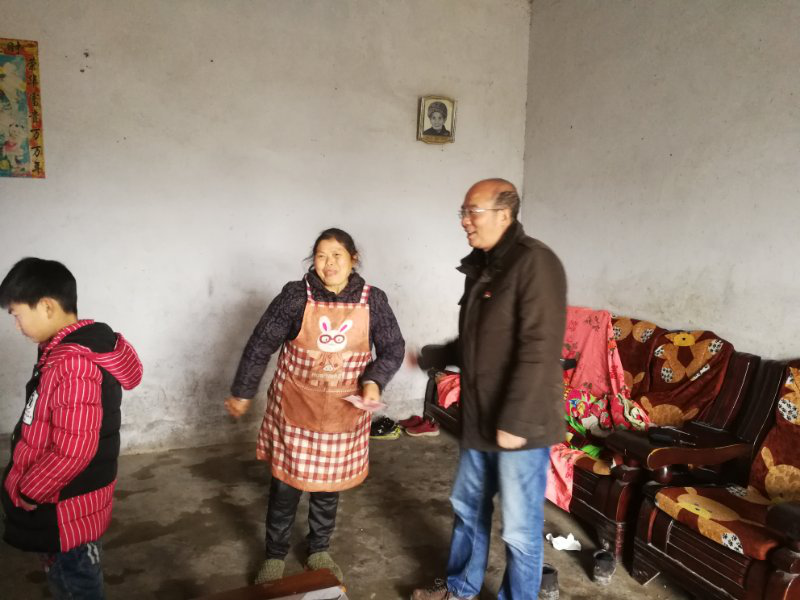 集團(tuán)公司深入栗子村開(kāi)展脫貧攻堅(jiān)工作