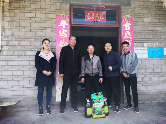 集團(tuán)公司黨委書記、董事長(zhǎng)周燕賓一行調(diào)研脫貧攻堅(jiān)工作