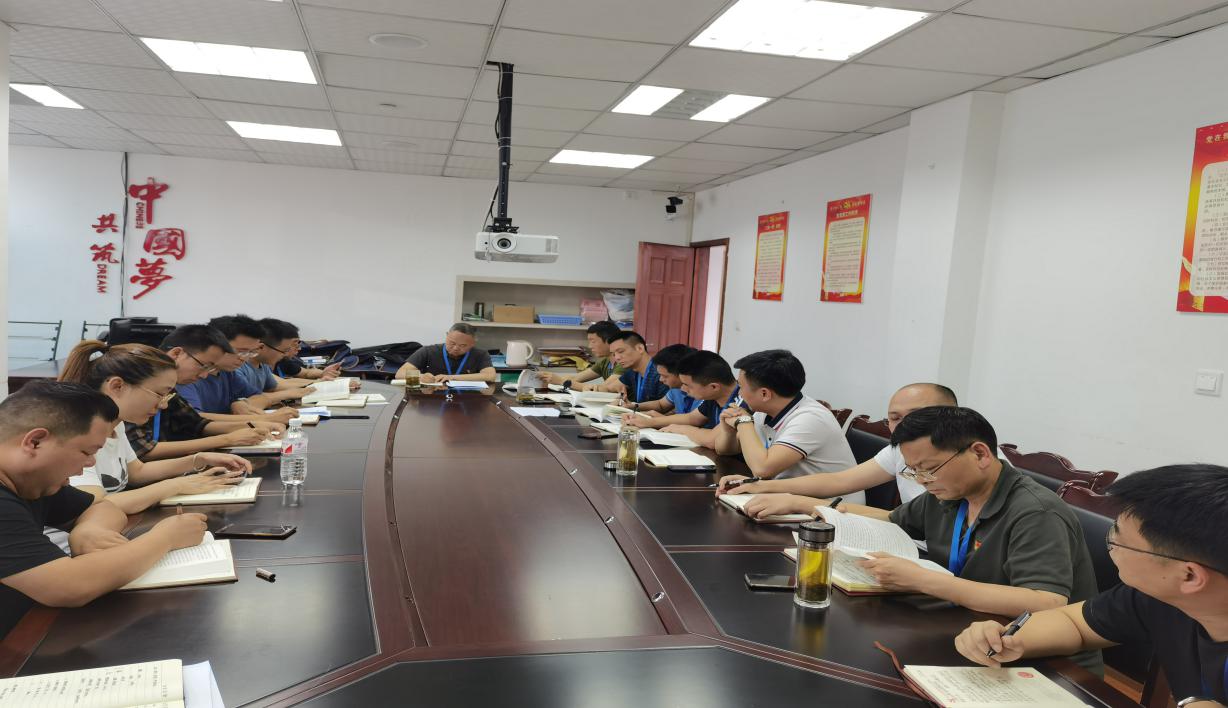 集團(tuán)公司黨委委員、副總經(jīng)理劉林為二支部上專題黨課