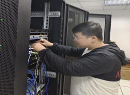 《榜樣在身邊》系列報道——王海宇、徐蕾：青春奮斗正當(dāng)時