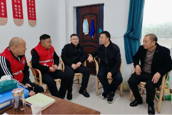 清源水務(wù)天泉公司赴萬(wàn)里村走訪慰問(wèn)駐村干部并開(kāi)展談心談話
