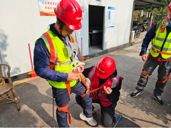 雙色標(biāo)識劃職責(zé) 規(guī)范防護護安全——清源水務(wù)公司有限空間作業(yè)管理再提質(zhì)